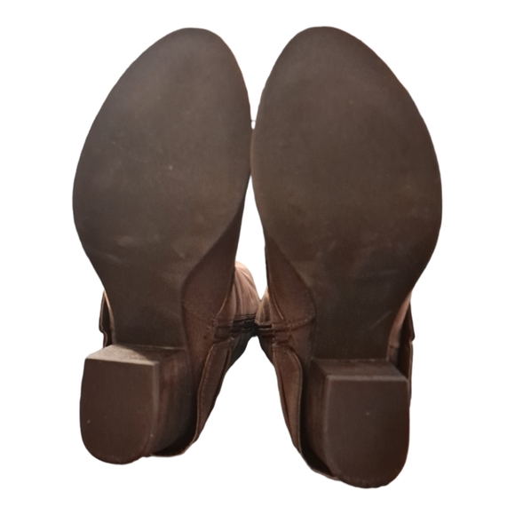 🟩 Tall Faux Leather Boots - 8/8.5 - Picture 6 of 6